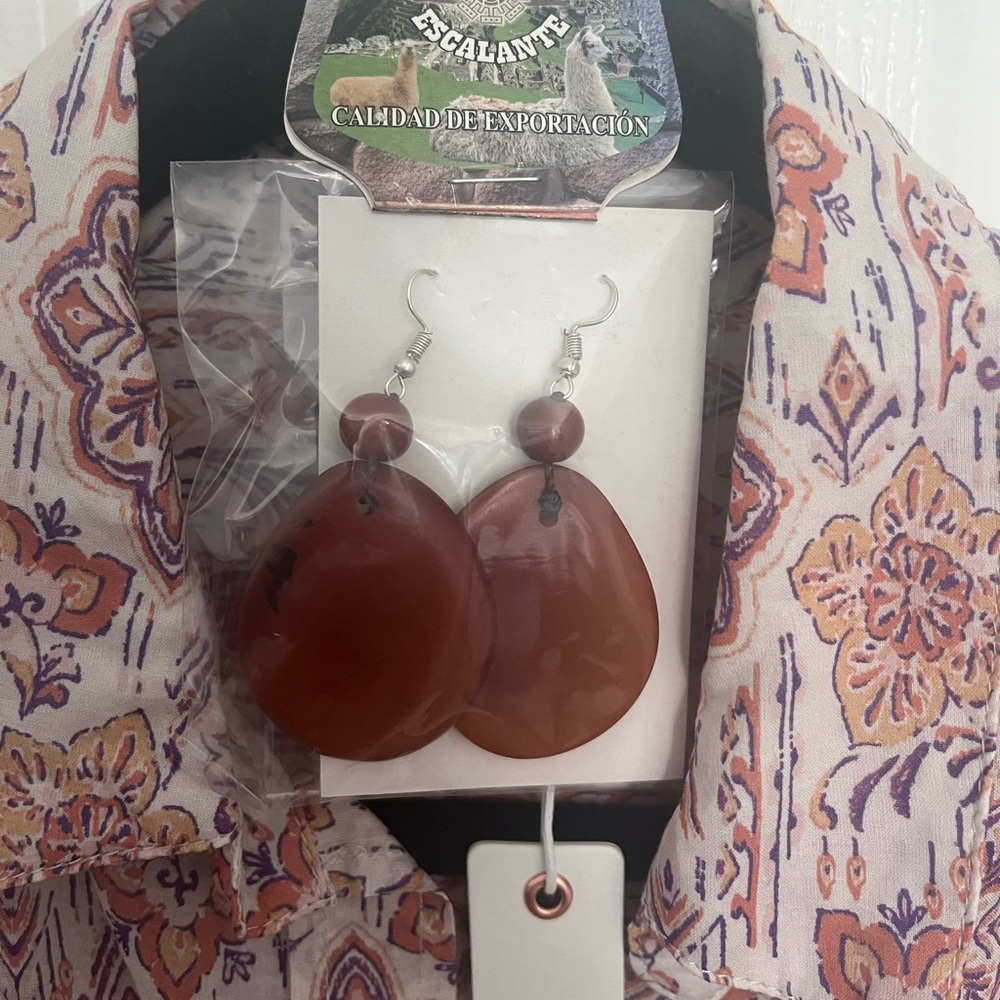 Olivaceous Top and earrings bundle. NWT - Picture 5 of 5